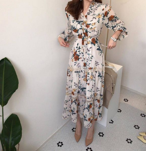 spring women vintage print floral dress lady elegant v-neck lace up midi dress casual female long sleeve boho vestidos, Black;gray
spring women vintage print floral dress lady elegant v-neck lace up midi dress casual female long sleeve boho vestidos, Black;gray