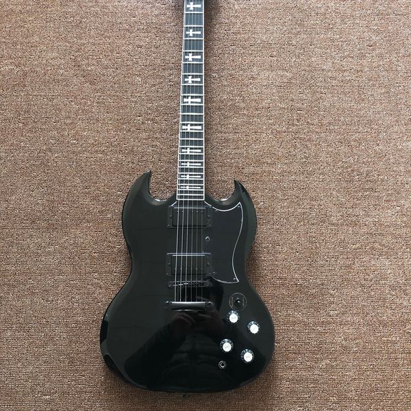 g400 electric guitar rosewood fingerboard, black hardware 
g400 electric guitar rosewood fingerboard, black hardware