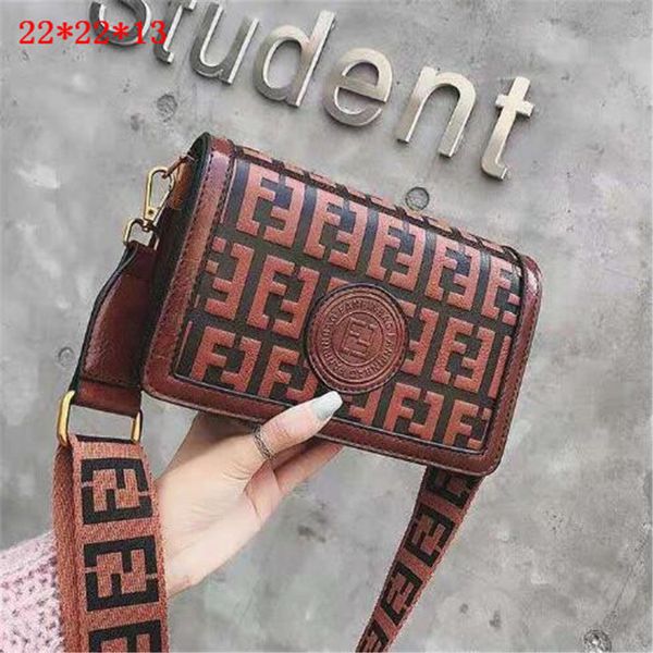 embossed hand-held shopping bags ff sheepskin stick single shoulder slant cross relief flap underarm chain strip small square bag ideal
embossed hand-held shopping bags ff sheepskin stick single shoulder slant cross relief flap underarm chain strip small square bag ideal