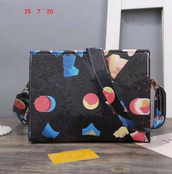 designer cross body hourglass handbags women's motorcycle bag fashion love letter multiple colors luxury handbag armpit shoulder bags c
designer cross body hourglass handbags women's motorcycle bag fashion love letter multiple colors luxury handbag armpit shoulder bags c