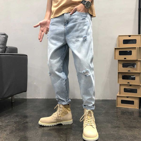 color light 9-point jeans loose hole korean fashion casual pants men's spring thin, Blue
color light 9-point jeans loose hole korean fashion casual pants men's spring thin, Blue