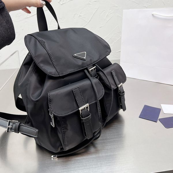 kids backpacks designer shoulders bag with letter printed and badge fashion school bags student style solid color
kids backpacks designer shoulders bag with letter printed and badge fashion school bags student style solid color