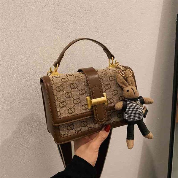 design and winter fashion small new light luxury women's wide belt single shoulder bag versatile messenger portable handbags
design and winter fashion small new light luxury women's wide belt single shoulder bag versatile messenger portable handbags