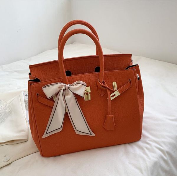 wholesale women shoulder bag elegant atmosphere litchi pattern handbags large solid color leather fashion handbag street joker bow ribbon me, Black;red
wholesale women shoulder bag elegant atmosphere litchi pattern handbags large solid color leather fashion handbag street joker bow ribbon me, Black;red