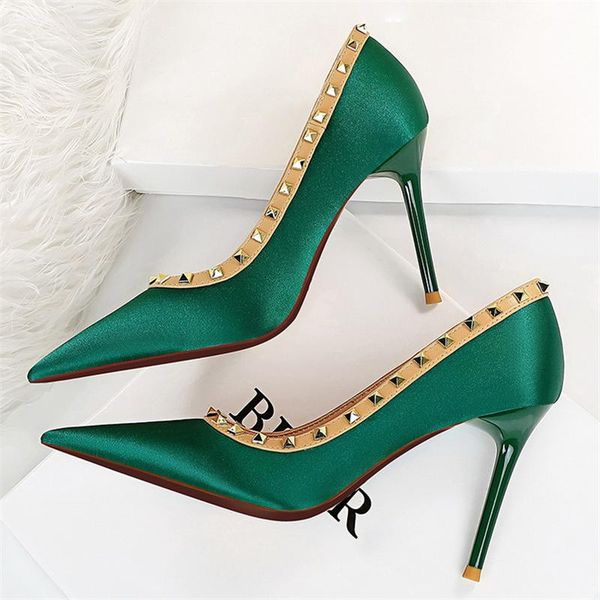dress shoes 2021 fashion women 9.5cm high heels green rivets office satin silk pumps lady scarpins plus size 34-43 quality party, Black
dress shoes 2021 fashion women 9.5cm high heels green rivets office satin silk pumps lady scarpins plus size 34-43 quality party, Black