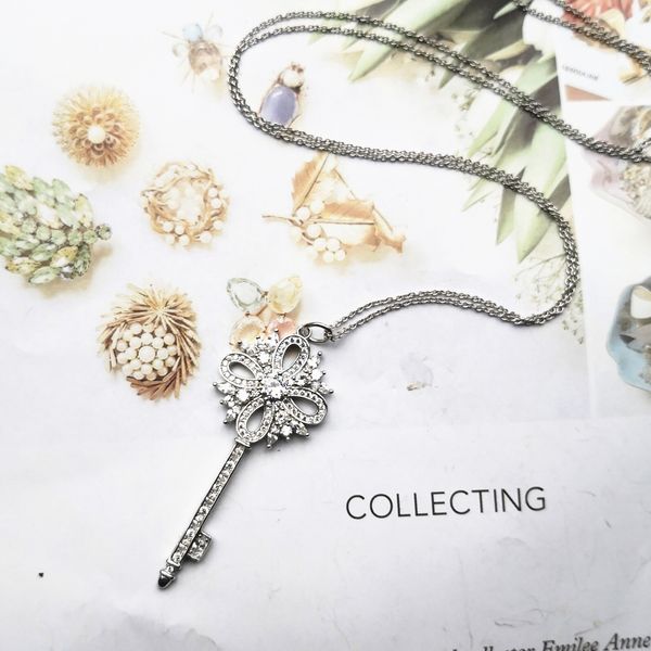 2021 new ms s925 pure sier set zircon sweater classic hollow out key chain necklace pendant couples act the role ofing is tasted sq6e, Silver
2021 new ms s925 pure sier set zircon sweater classic hollow out key chain necklace pendant couples act the role ofing is tasted sq6e, Silver
