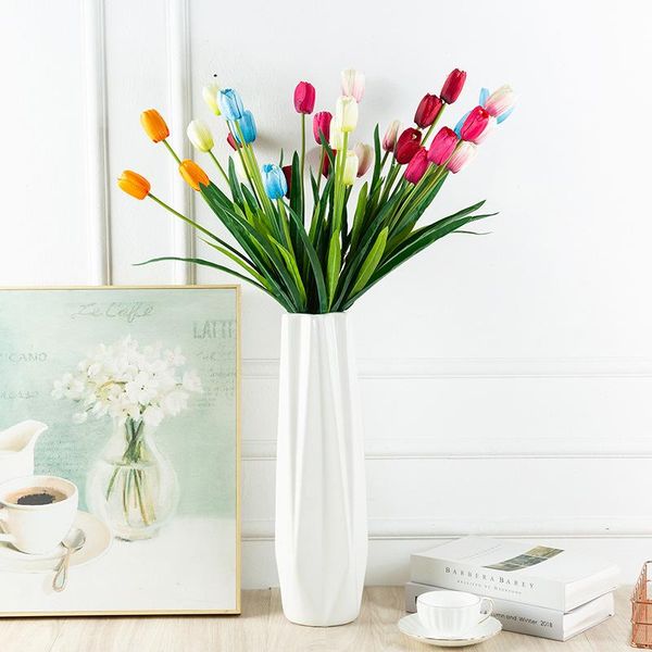 tulips iving room table put wedding hall decoration silk flowers fake flowers home garden decoration
tulips iving room table put wedding hall decoration silk flowers fake flowers home garden decoration