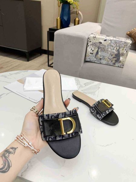 luxury 2021 latest women early spring show casual slippers imported calfskin slippers 34-41 size small sandals zlh, Black
luxury 2021 latest women early spring show casual slippers imported calfskin slippers 34-41 size small sandals zlh, Black