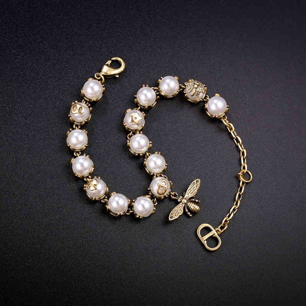 factory specials aa letter bee pearl female star same bracelet fashion, Golden;silver
factory specials aa letter bee pearl female star same bracelet fashion, Golden;silver