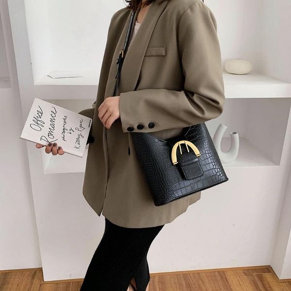 new women shoulder bags vintage alligator leather messenger bag large capacity crossbody bags buckle zipper bag bolsas feminina
new women shoulder bags vintage alligator leather messenger bag large capacity crossbody bags buckle zipper bag bolsas feminina