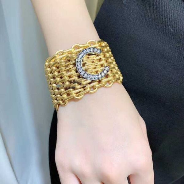 2021 punk charm bracelet with words and diamond for women engagement jewelry gift with box ps3641, Golden;silver
2021 punk charm bracelet with words and diamond for women engagement jewelry gift with box ps3641, Golden;silver