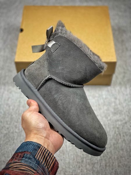 mini bailey shearling classic button bootie designer luxury boots 2021 women snow ankle boots pink navy blue grey beige purple fashion boot, Black
mini bailey shearling classic button bootie designer luxury boots 2021 women snow ankle boots pink navy blue grey beige purple fashion boot, Black
