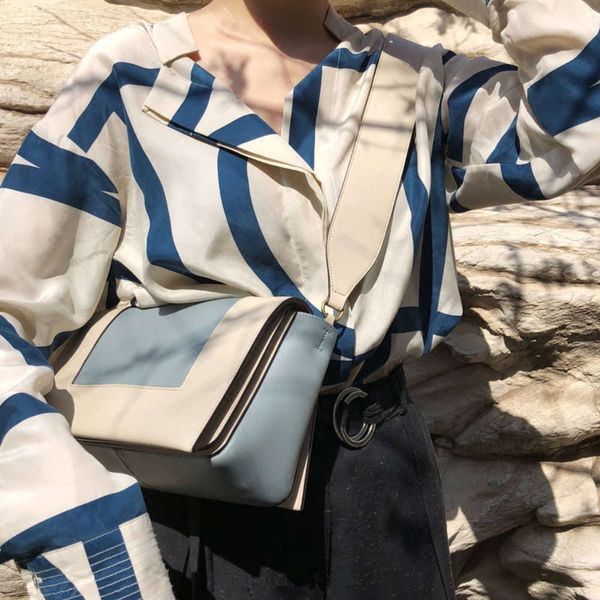 2021 new anna same simple contrast wide strap leather women's color matching single shoulder cross small square bag
2021 new anna same simple contrast wide strap leather women's color matching single shoulder cross small square bag