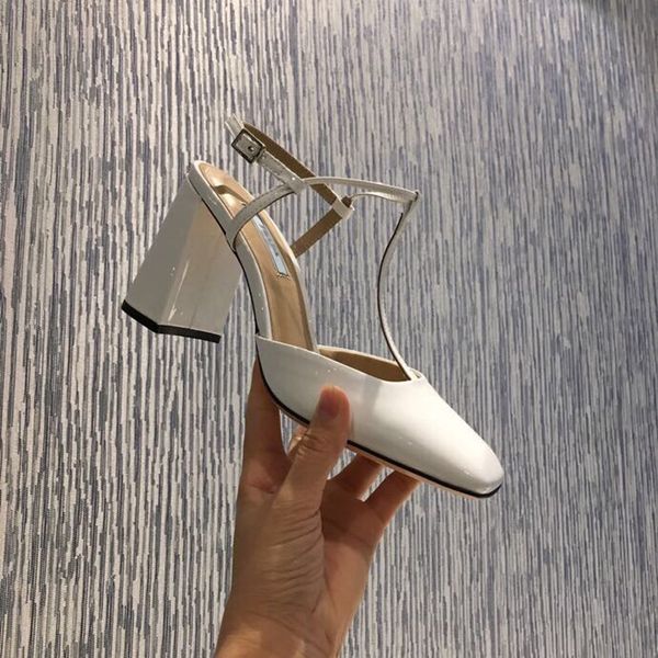 2021 good quality fashion women luxurys designers shoes designer sandals womens luxury high heels sandal dress shoess with box size 35-41 -g, Black
2021 good quality fashion women luxurys designers shoes designer sandals womens luxury high heels sandal dress shoess with box size 35-41 -g, Black