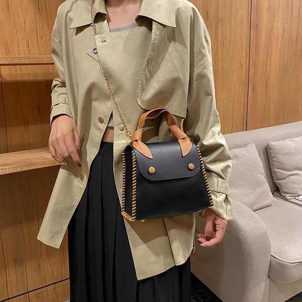 autumn 2021 portable square solid color simple foreign style women's shoulder bag small diagonal, Black;red
autumn 2021 portable square solid color simple foreign style women's shoulder bag small diagonal, Black;red