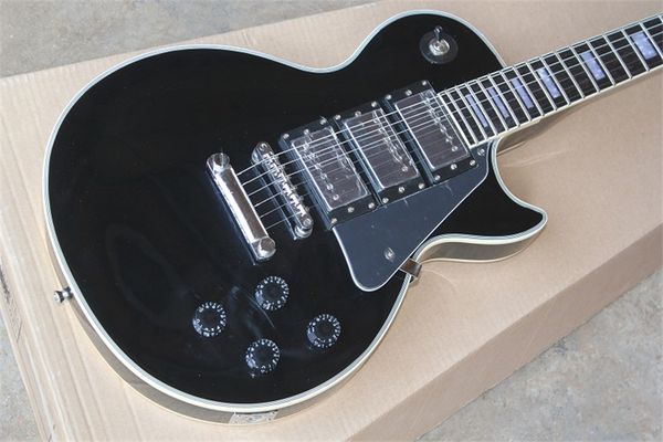 2021 new electric guitar black red edge guitar, 3 pickups, hardware guitar store 
2021 new electric guitar black red edge guitar, 3 pickups, hardware guitar store