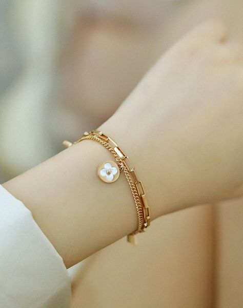 charm bracelets simple and fashionable titanium steel bracelet female ins minority design mori series double-layer flower, Golden;silver
charm bracelets simple and fashionable titanium steel bracelet female ins minority design mori series double-layer flower, Golden;silver
