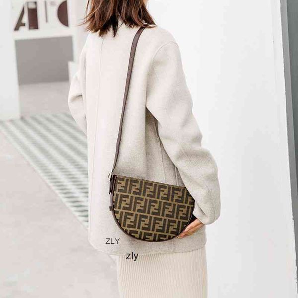 old flower leather saddle bag women's middle ancient french staff armpit semi round retro embroidery ff small 20211 new style zly zly h
old flower leather saddle bag women's middle ancient french staff armpit semi round retro embroidery ff small 20211 new style zly zly h