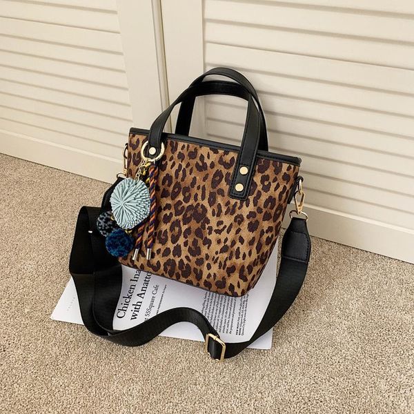 designer shoulder bags for women 2021 classic high handbags travel luxury hand bag female large shoulder bag
designer shoulder bags for women 2021 classic high handbags travel luxury hand bag female large shoulder bag