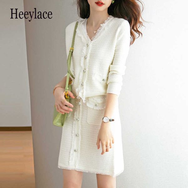 knitted tassels cardigan skirt set female set v-neck single-breasted skirt suits elegant fashion women knitted outfits 211119, White
knitted tassels cardigan skirt set female set v-neck single-breasted skirt suits elegant fashion women knitted outfits 211119, White