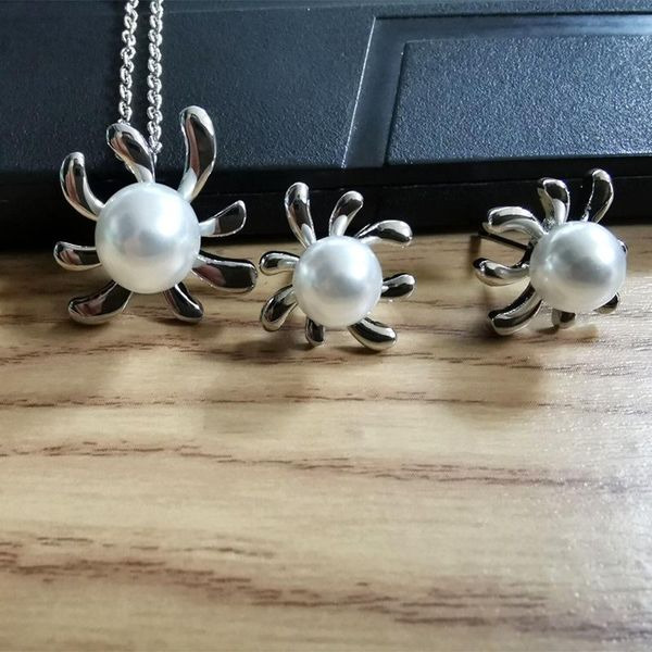 earrings & necklace korean jewelry temperament sun flower pearl earring pendant fashion wild set, Silver
earrings & necklace korean jewelry temperament sun flower pearl earring pendant fashion wild set, Silver
