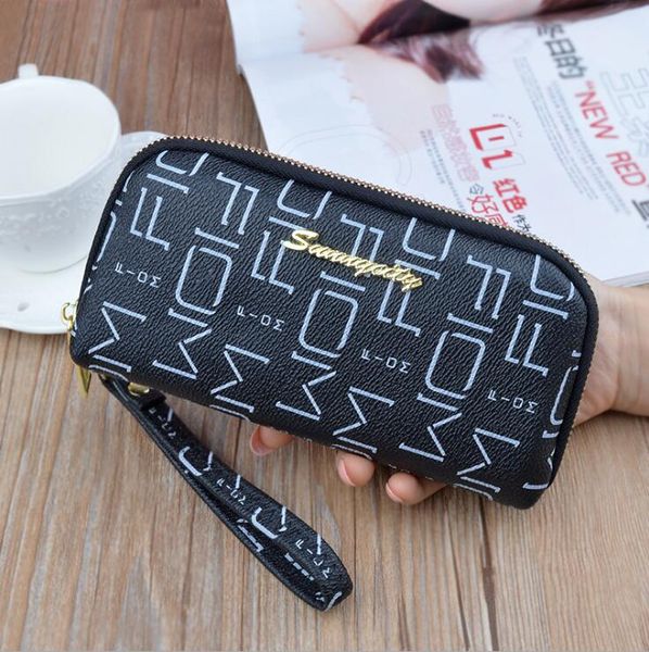 factory wholesale women handbag printed womens hand purse elegant atmosphere shell long wallet trend contrast leather mobile phone bag, Red;black
factory wholesale women handbag printed womens hand purse elegant atmosphere shell long wallet trend contrast leather mobile phone bag, Red;black