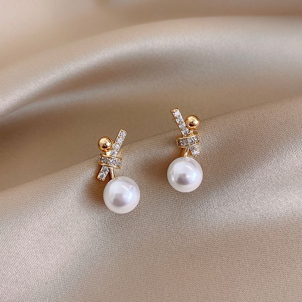 new classic inlaid zircon knot pearl charm stud earring fashion korean women jewelry lady temperament party simple ladies earrings, Golden
new classic inlaid zircon knot pearl charm stud earring fashion korean women jewelry lady temperament party simple ladies earrings, Golden