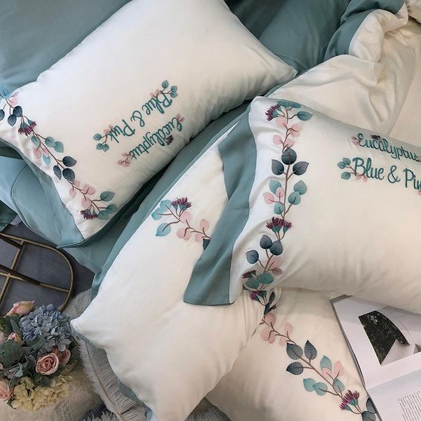 bedding sets set embroidery 100% silk home textile king bed duvet cover sheet pillow case
bedding sets set embroidery 100% silk home textile king bed duvet cover sheet pillow case
