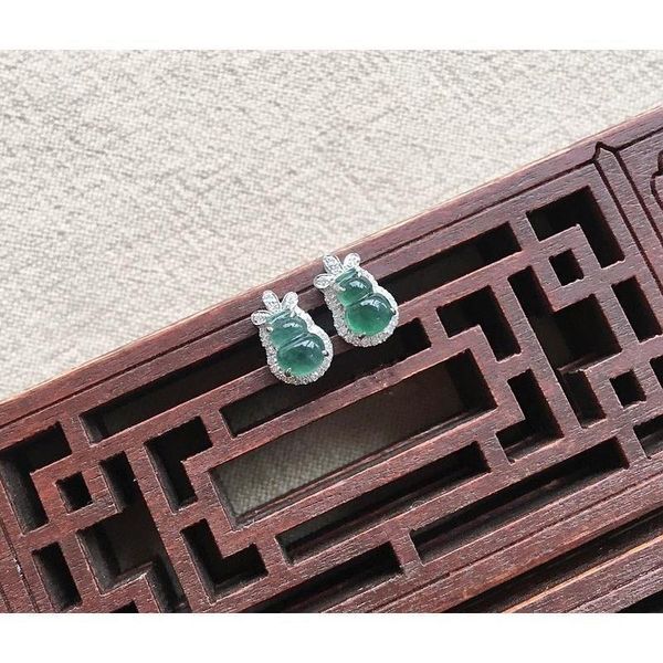 dangle & chandelier original design natural green chalcedony gourd egg face diamond earrings chinese retro elegant fresh girl silver jewelry 
dangle & chandelier original design natural green chalcedony gourd egg face diamond earrings chinese retro elegant fresh girl silver jewelry
