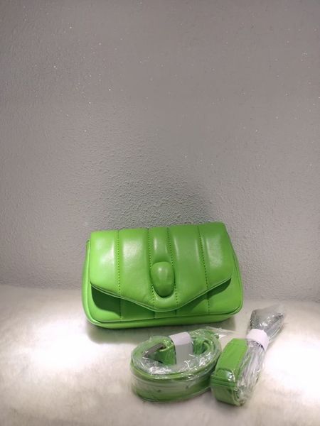 early spring new small square bag sheepskin chain bag decorated with a snakes head crossbody bag
early spring new small square bag sheepskin chain bag decorated with a snakes head crossbody bag