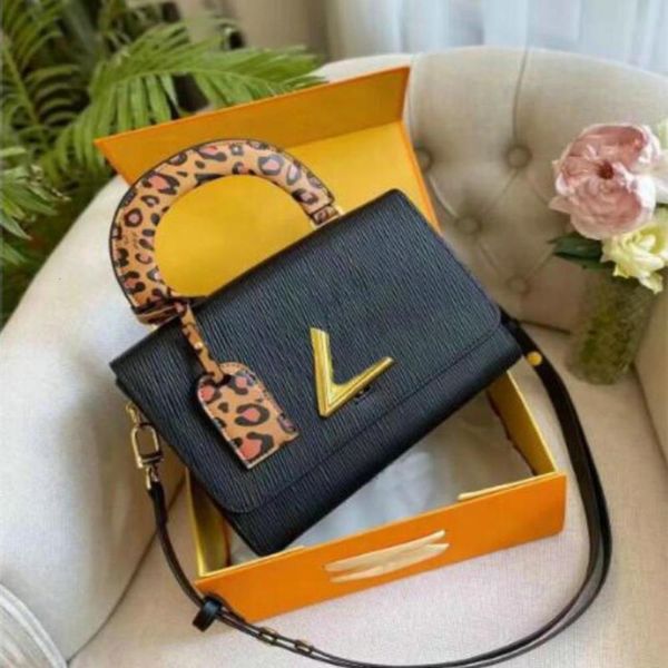Designer luxuryWomen designer Crossbody Handbag Tote Bags fashion Water Ripple Grain Leather Top Handle Detachable Shoulder bag Letter Hardware
Designer luxuryWomen designer Crossbody Handbag Tote Bags fashion Water Ripple Grain Leather Top Handle Detachable Shoulder bag Letter Hardware