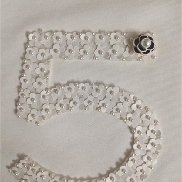 high end 2021 spring new nail bead nail leather round neck 5-word sleeveless short versatile waistcoatli, White;black
high end 2021 spring new nail bead nail leather round neck 5-word sleeveless short versatile waistcoatli, White;black