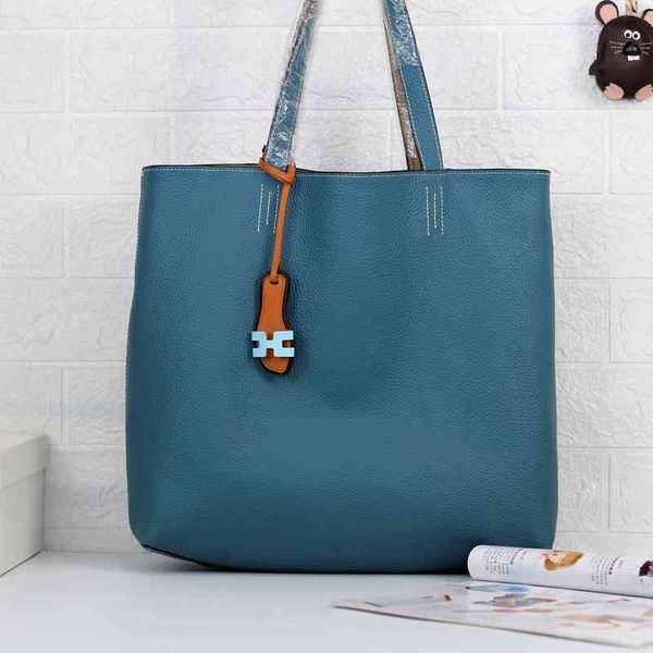 designer bagsgenuine leather tote bag h double-sided shopping bag head layer cowhide soft high-capacity high-quality female fashionluxury ba
designer bagsgenuine leather tote bag h double-sided shopping bag head layer cowhide soft high-capacity high-quality female fashionluxury ba