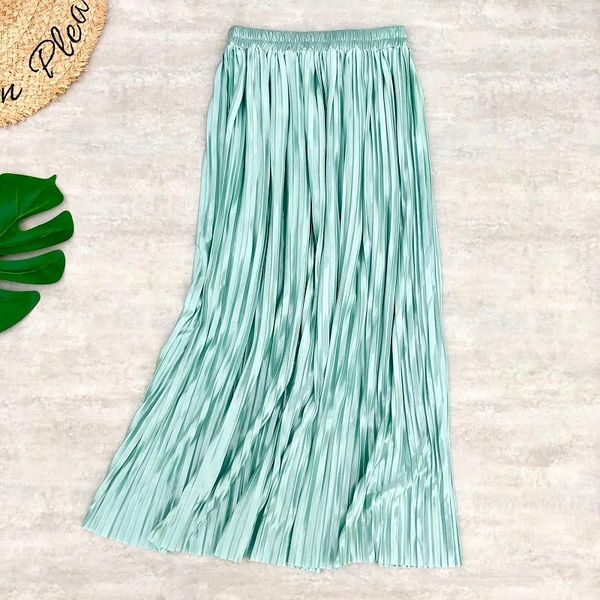skirts spring summer women midi metallic pleated high strethed waist ice color long daily casual style, Black
skirts spring summer women midi metallic pleated high strethed waist ice color long daily casual style, Black