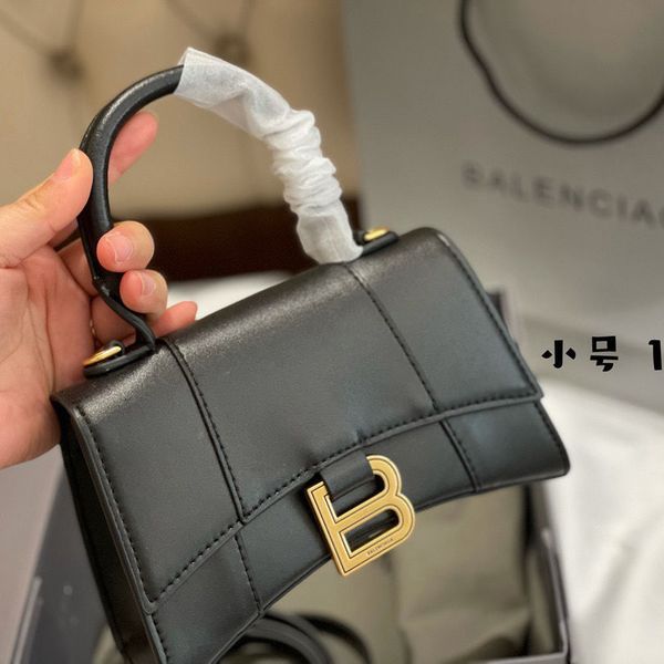 version 2021 high b family hourglass cow small leather one shoulder cross carrying portable net red women's bag
version 2021 high b family hourglass cow small leather one shoulder cross carrying portable net red women's bag