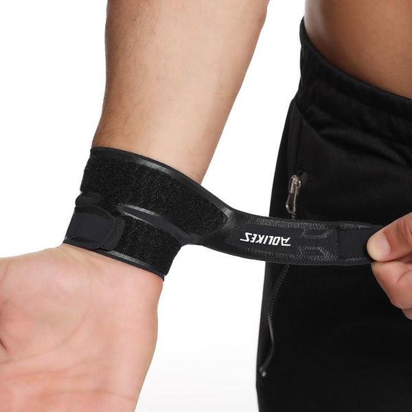 wrist support 1pcs thin gym wraps wristband bandage for basketball badminton tennis equipment hand carpal tunne, Black;red
wrist support 1pcs thin gym wraps wristband bandage for basketball badminton tennis equipment hand carpal tunne, Black;red