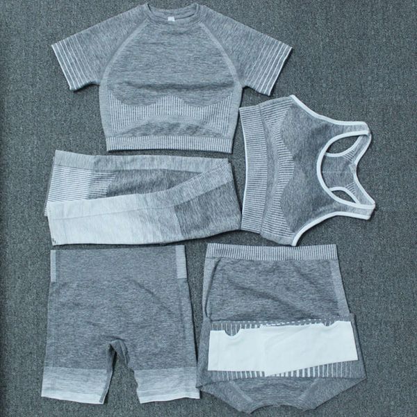 seamls yoga suit men's sports underwear bra short shorts long sve fitns pants stripe five piece set, Gray
seamls yoga suit men's sports underwear bra short shorts long sve fitns pants stripe five piece set, Gray