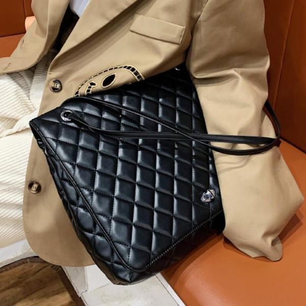 shoulder bags lattice large armpit bag 2021 fashion pu leather women's designer handbag capacity messenger
shoulder bags lattice large armpit bag 2021 fashion pu leather women's designer handbag capacity messenger