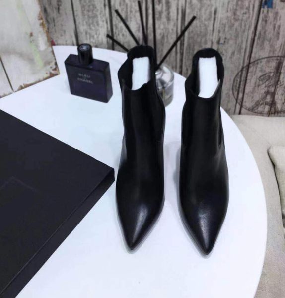 2021 new fashion womens high heel boots metal letter heel real leather boot autumn winter short bo0t martin bootss with box size34-41, Black
2021 new fashion womens high heel boots metal letter heel real leather boot autumn winter short bo0t martin bootss with box size34-41, Black
