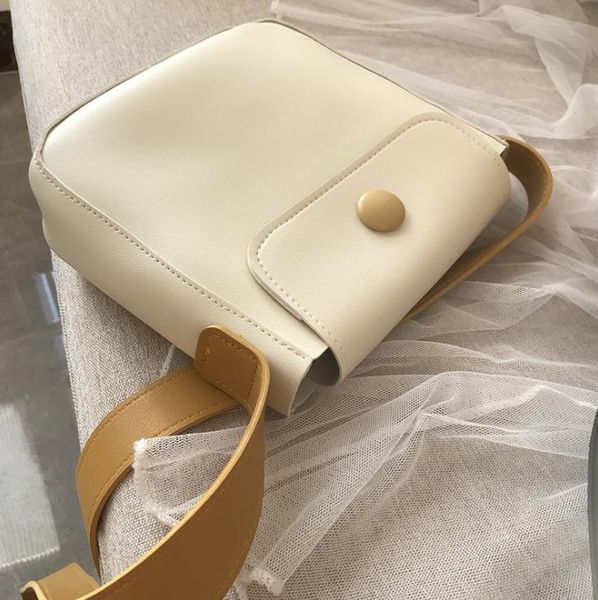 2021 simple female bags japanese hit color gentle women's shoulder messenger wide strap bag
2021 simple female bags japanese hit color gentle women's shoulder messenger wide strap bag