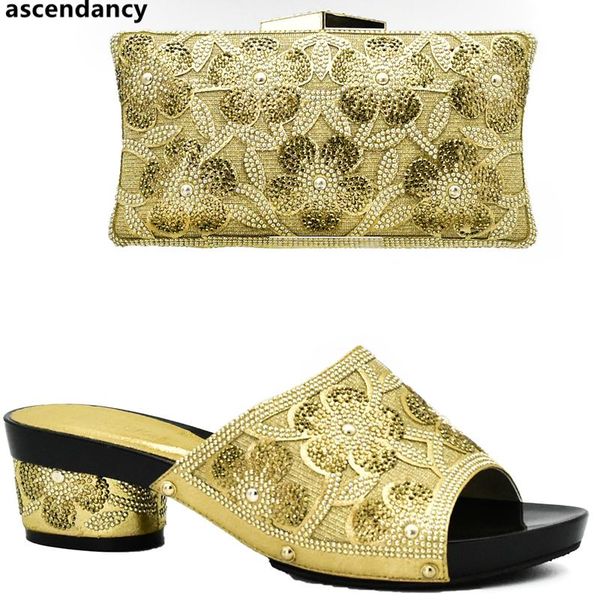 dress shoes gold color italian ladies shoe and bag set decorated with rhinestone matching 2021, Black
dress shoes gold color italian ladies shoe and bag set decorated with rhinestone matching 2021, Black