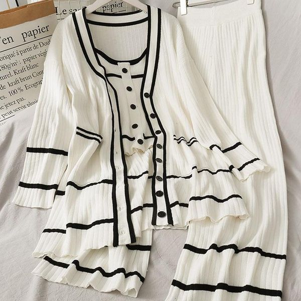 2021 new knitted single breasted o neck camis+stretch waist wide leg pants fashion suits striped contrast color 3 piece set, Gray
2021 new knitted single breasted o neck camis+stretch waist wide leg pants fashion suits striped contrast color 3 piece set, Gray