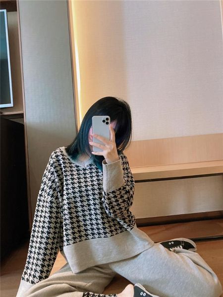 women's two piece pants juice snow 2021 autumn and winter female houndstooth suit v-neck pullover sweater + wide leg, White
women's two piece pants juice snow 2021 autumn and winter female houndstooth suit v-neck pullover sweater + wide leg, White