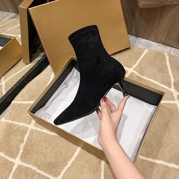 boots versatile medium autumn 2021 women's high-heeled short black boot cup heel skinny suede
boots versatile medium autumn 2021 women's high-heeled short black boot cup heel skinny suede