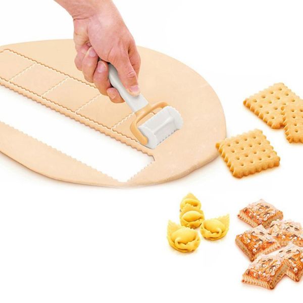 baking moulds 3-piece fondant dough roller knife plastic cookie press round and square rolling pins decoration
baking moulds 3-piece fondant dough roller knife plastic cookie press round and square rolling pins decoration