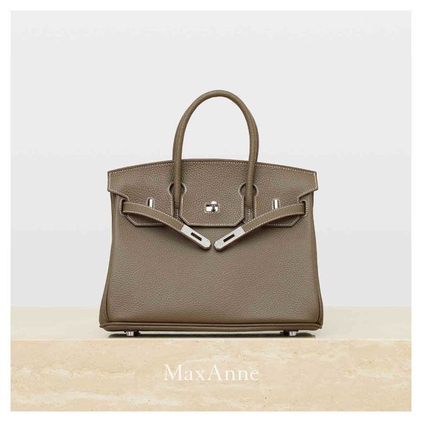 100 yuan head leather women's litchi pattern large capacity handbag single shoulder messenger bag
100 yuan head leather women's litchi pattern large capacity handbag single shoulder messenger bag