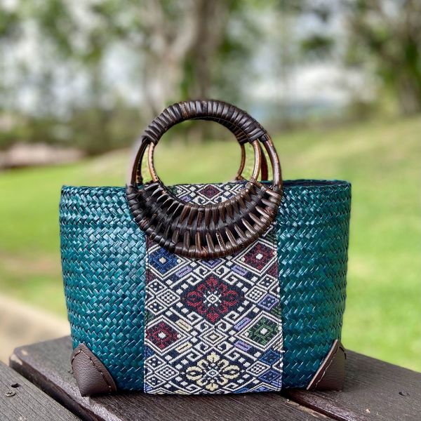 Fashion Straw Bamboo Handbag Luxury Lady Bag Shoulder Tote Cross Body Large Capacity Shopping Bags Fanny Pack for Women Ladies Wallets Big B
Fashion Straw Bamboo Handbag Luxury Lady Bag Shoulder Tote Cross Body Large Capacity Shopping Bags Fanny Pack for Women Ladies Wallets Big B