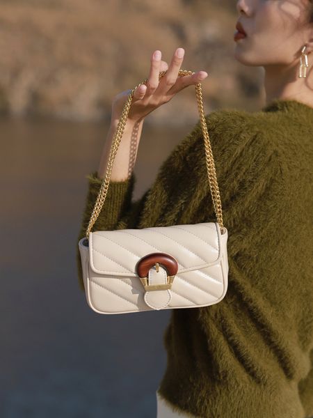 hbp designer small light luxury fragrant hydrangea chain premium mp mini bag 2021 new female bag simple temperament chain shoulder bag tide
hbp designer small light luxury fragrant hydrangea chain premium mp mini bag 2021 new female bag simple temperament chain shoulder bag tide