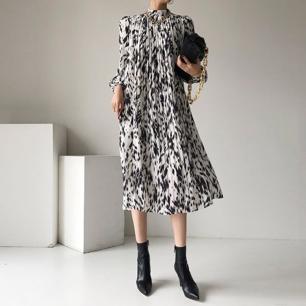 new 2021 korean stand sleeves hit color print loose strap waist pleated draped full mid-calf for women adv8, Black;gray
new 2021 korean stand sleeves hit color print loose strap waist pleated draped full mid-calf for women adv8, Black;gray