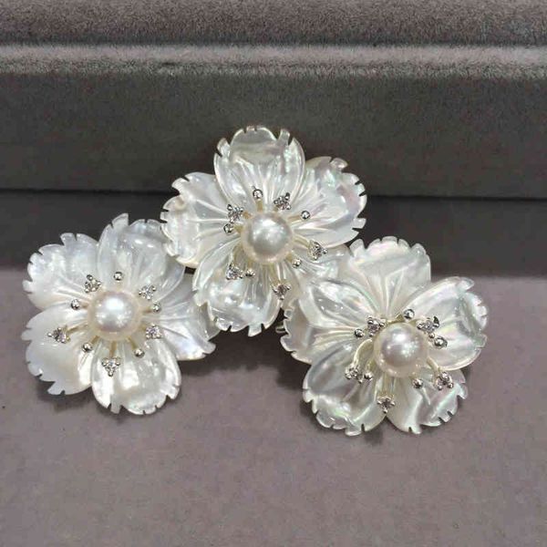 natural sea shell flower brooch pins fashion women jewelry 3 flowers white color smart, Gray
natural sea shell flower brooch pins fashion women jewelry 3 flowers white color smart, Gray